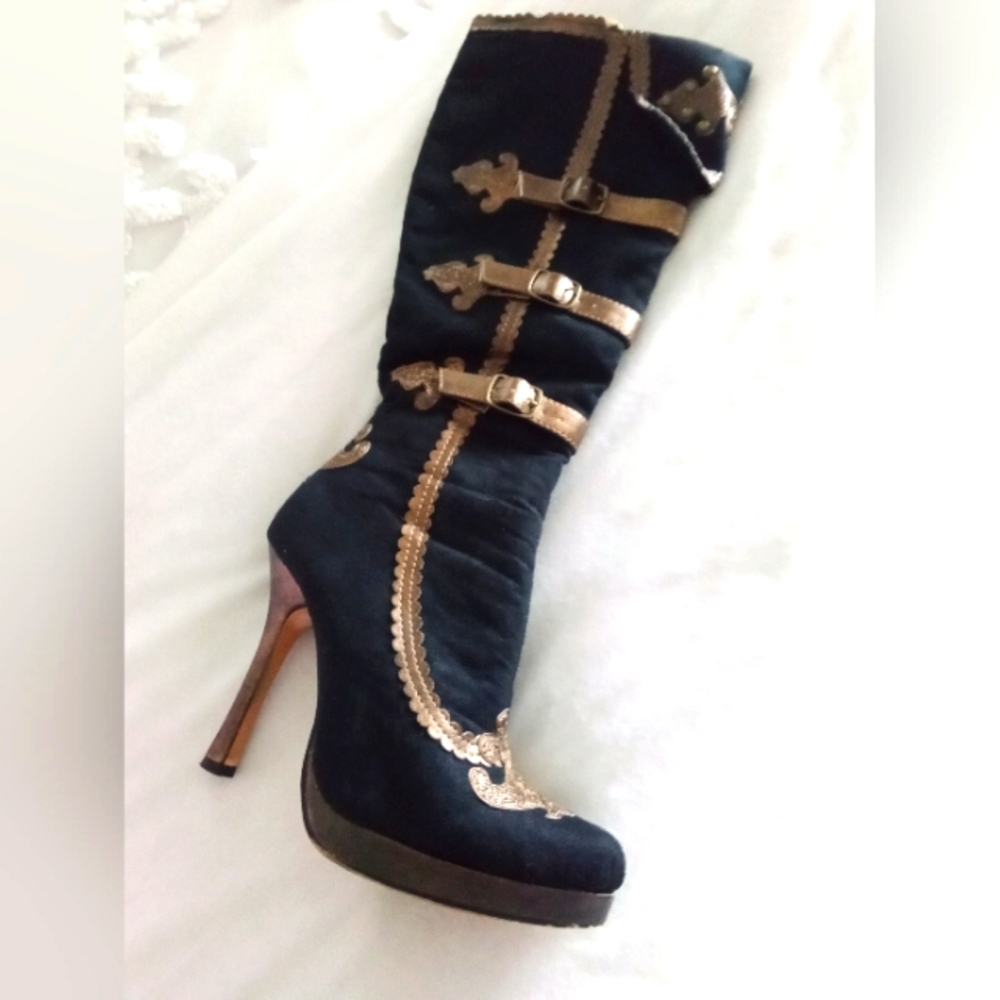 Flash Sale! PIRATE THEME BOOTS| Black and gold| Woman's SZ 8